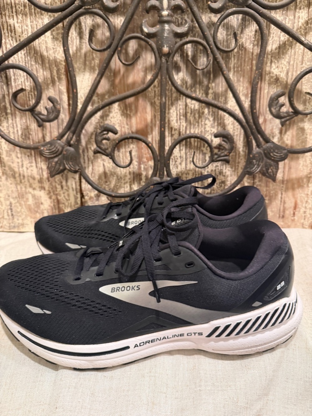 Brooks Adrenaline GTS Black & White Running Shoes 12